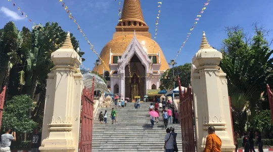 世界最大級の仏塔ワットプラパトムチェディ